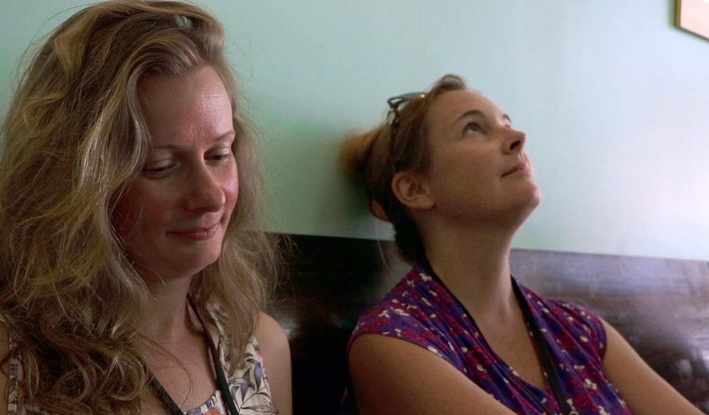 Two Straight Girls at a Queer Fest - The shot where nothing happens - Il ne se passe rien