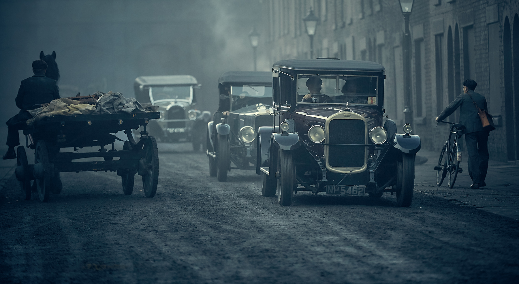 Cillian Murphy (Tommy Shelby) et Helen McCrory (Polly Gray) dans Peaky Blinders, saison 3 - Épisode 1