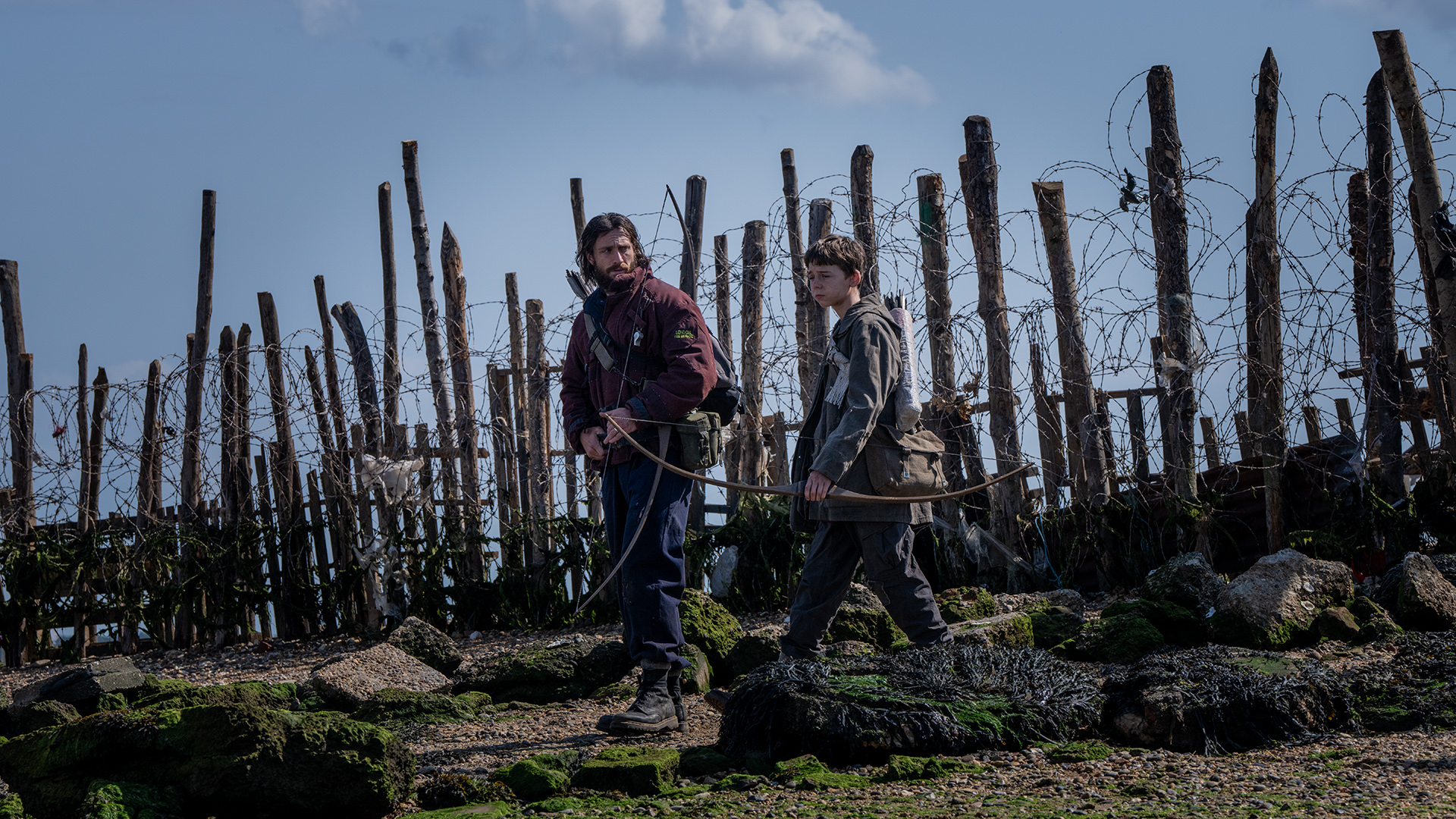 Jamie (Aaron Taylor-Johnson) and his son Spike (Alfie Williams) in Columbia Pictures' 28 YEARS LATER.