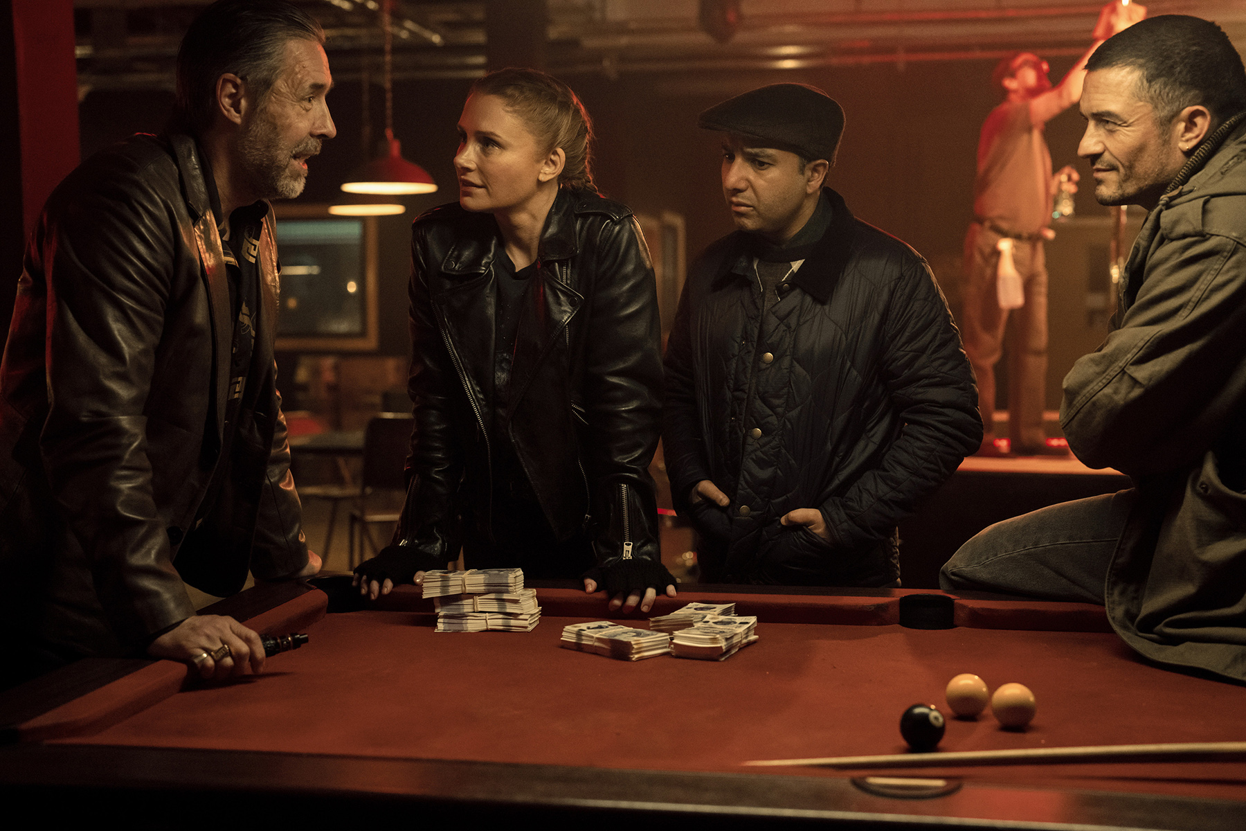 Bryce Dallas Howard as KAT, Orlando Bloom as MARLON, Nick Mohammed as HUGH, Paddy Considine as FLY in DEEP COVER. Credit: Peter Mountain / COPYRIGHT © 2024 COPERTURA PRODUCTIONS LTD. ALL RIGHTS RESERVED.