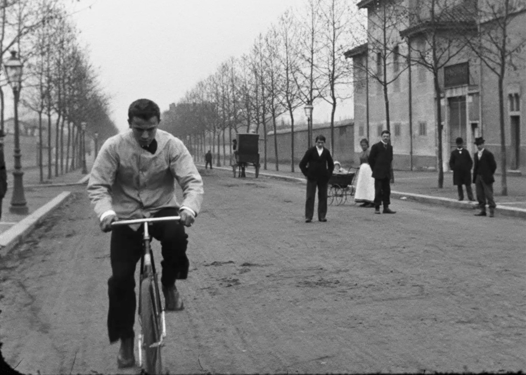 LUMIÈRE, L'AVENTURE CONTINUE - Légèrement aride