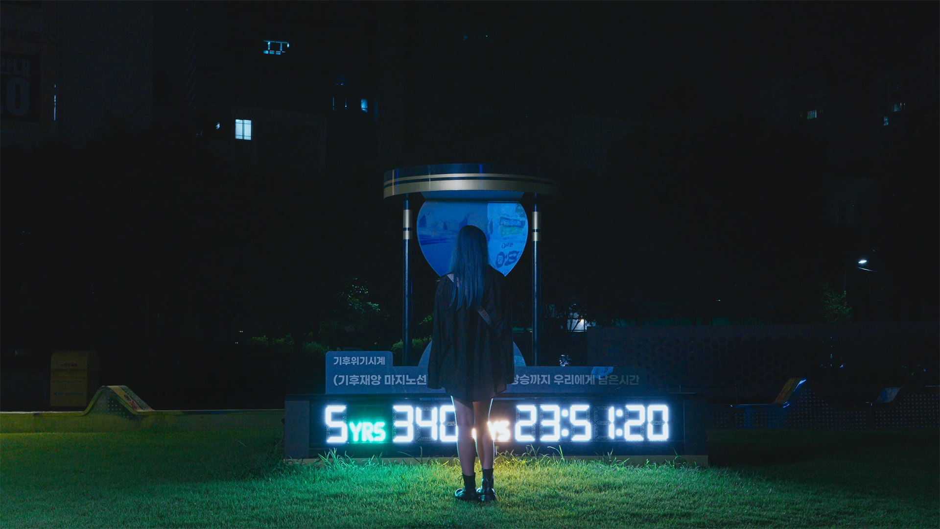 The Last Woman on Earth - Une