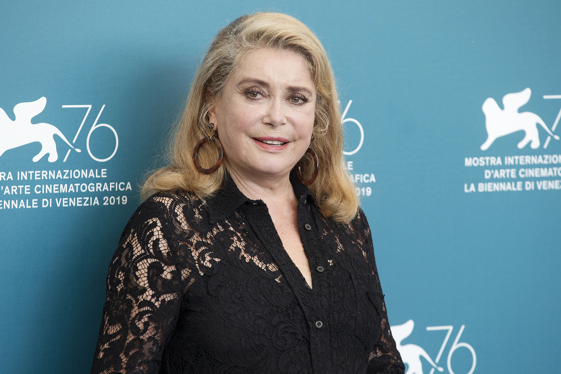 Catherine Deneuve assiste à la séance photo du film La Vérité lors du 76e Festival du film de Venise le 28 août 2019 à Venise, Italie — Photo par arp