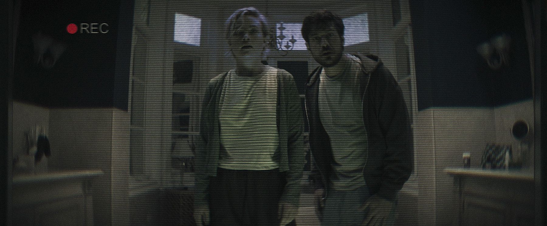 BONE LAKE - La confiance au sein du couple - Marco Pigossi and Maddie Hasson in - Credit_ Bleecker Street and LD Entertainment