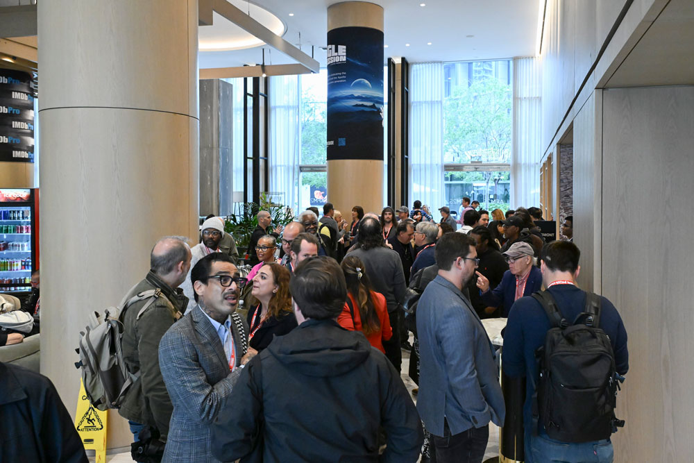 AFM's Farmont Century Plaza Lobby ©AFM - Par 2 ©AFM