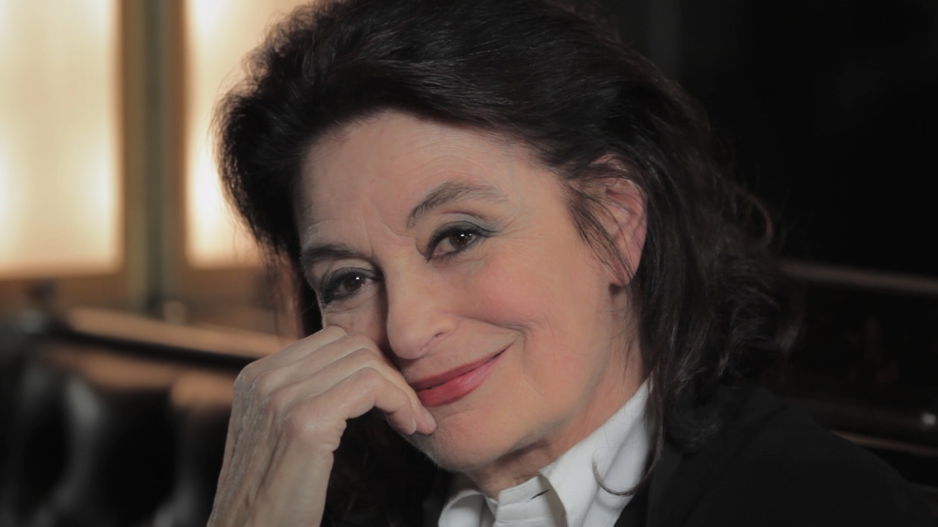 L'OEUVRE INVISIBLE - Anouk Aimee - Un peu plus