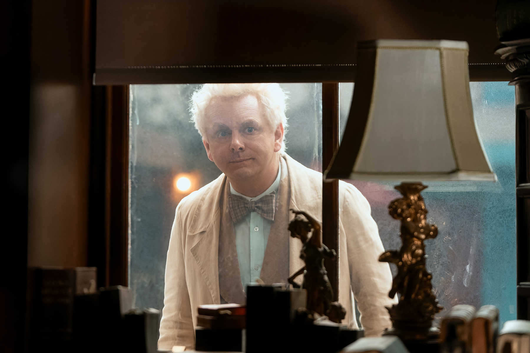 Aziraphale (Michael Sheen) | Crédit photo : Sanne Gault / Prime © Amazon Content Services LLC